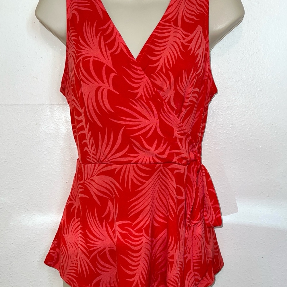Kaileigh Women’s sleeveless wrap around top.